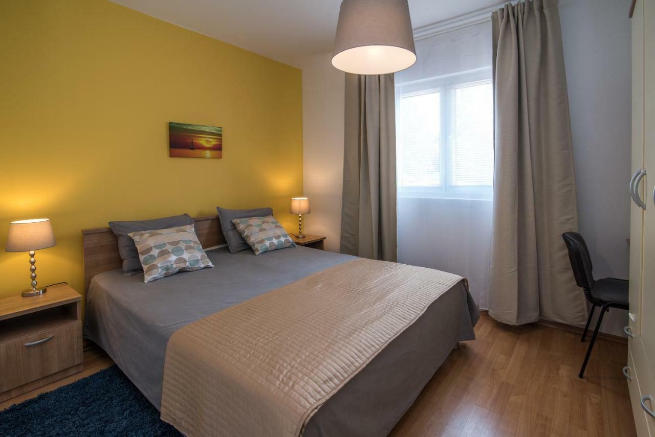 Apartments Sanjin Kornic Exterior photo
