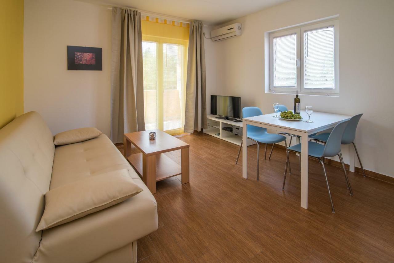 Apartments Sanjin Kornic Exterior photo